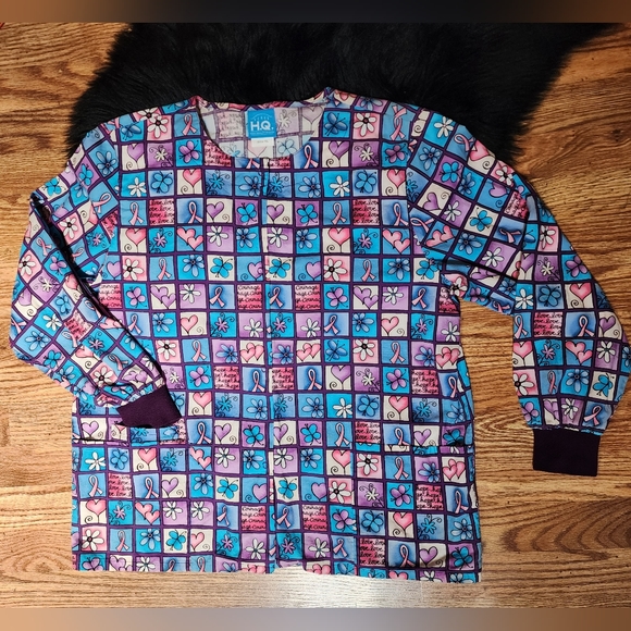 HQ Long Sleeve Scrub Top with Hearts, Flowers, Courage & Love Size Large - Picture 1 of 7